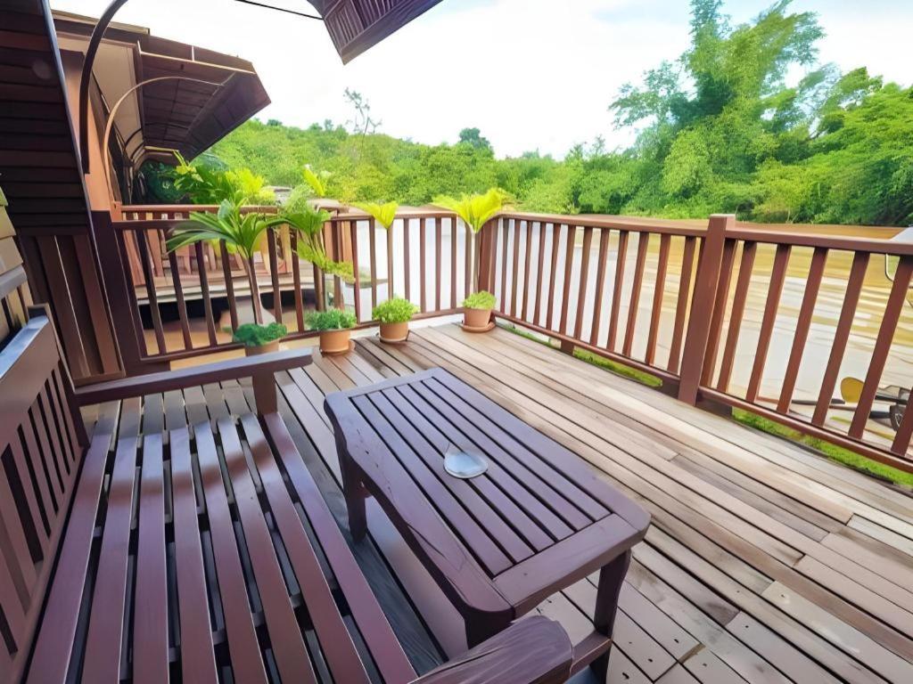 River Kwai Village Hotel Ban Kaeng Raboet Extérieur photo